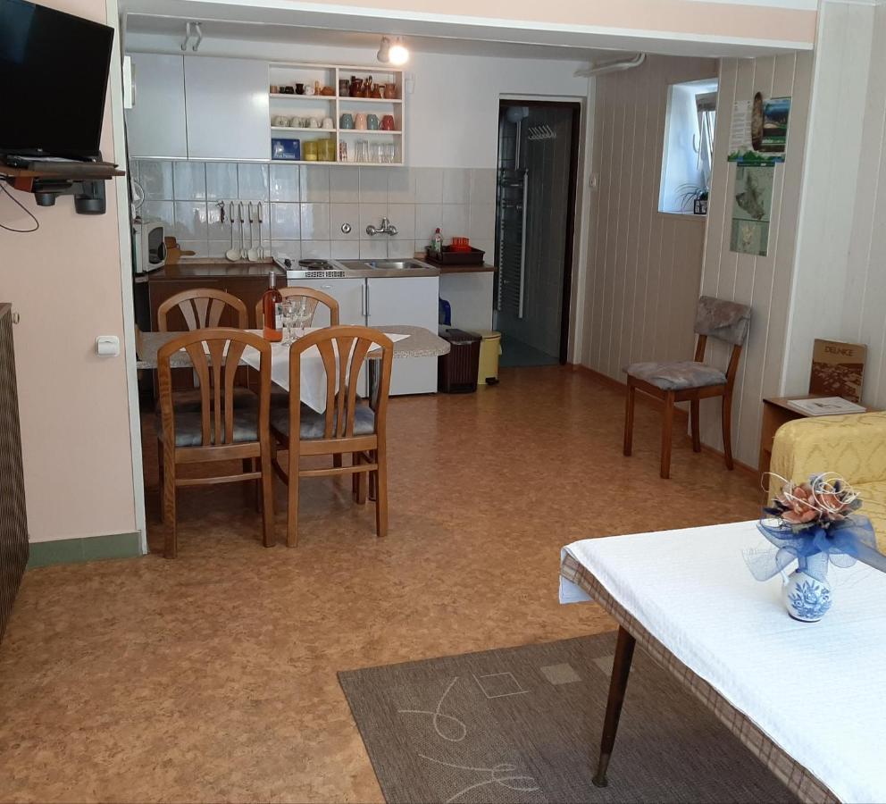 Apartments Gale Delnice Eksteriør bilde
